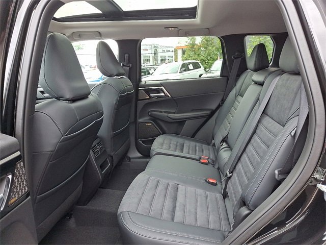 New 2025 Mitsubishi Outlander SE image 5