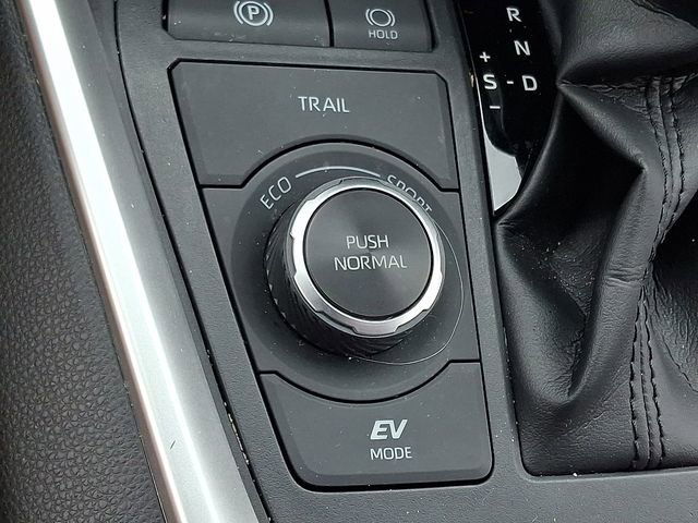 Used 2020 Toyota RAV4 XLE w/ Convenience Package image 24