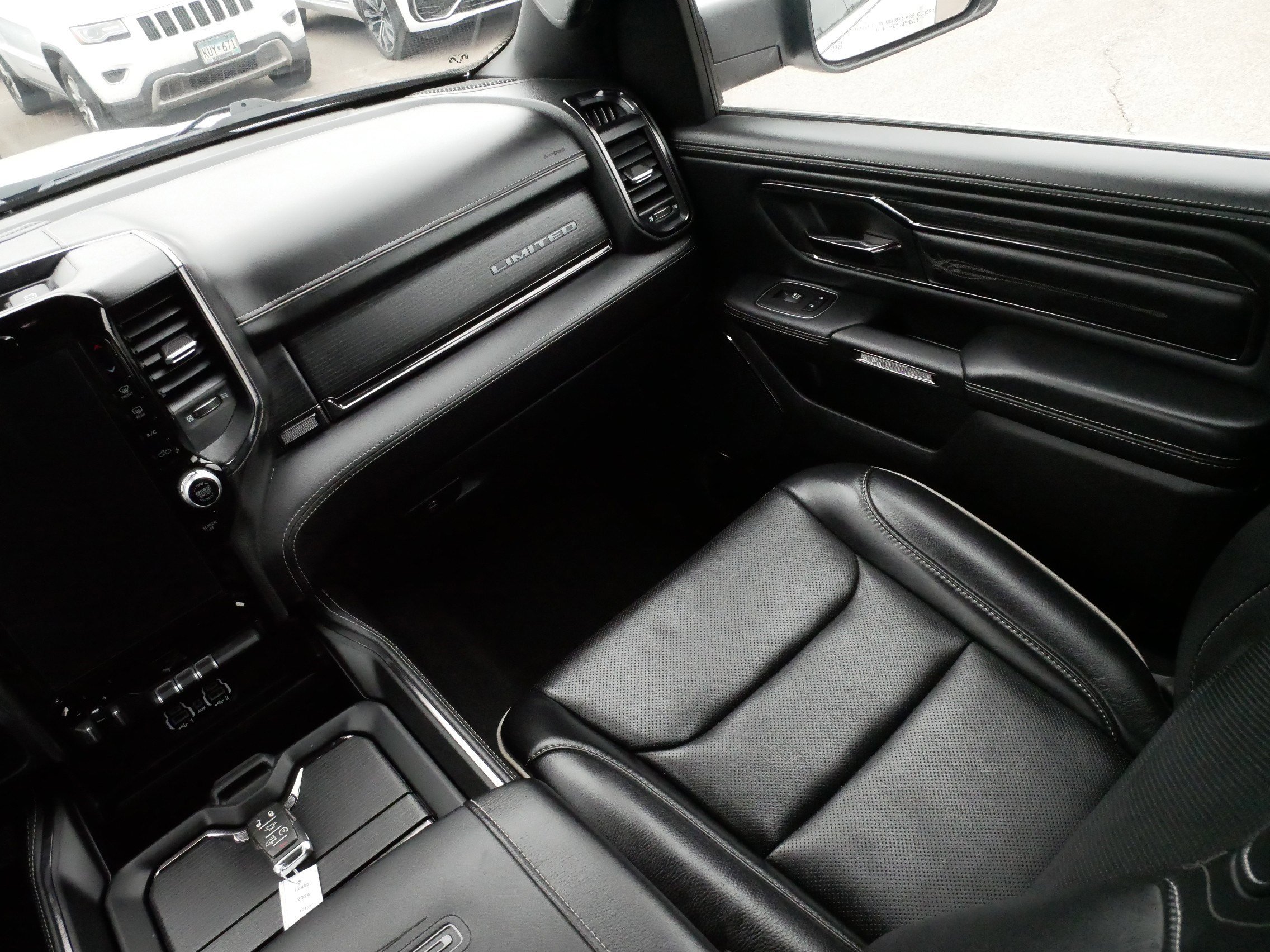 Used 2024 RAM 1500 Limited AWD/4WD image 11