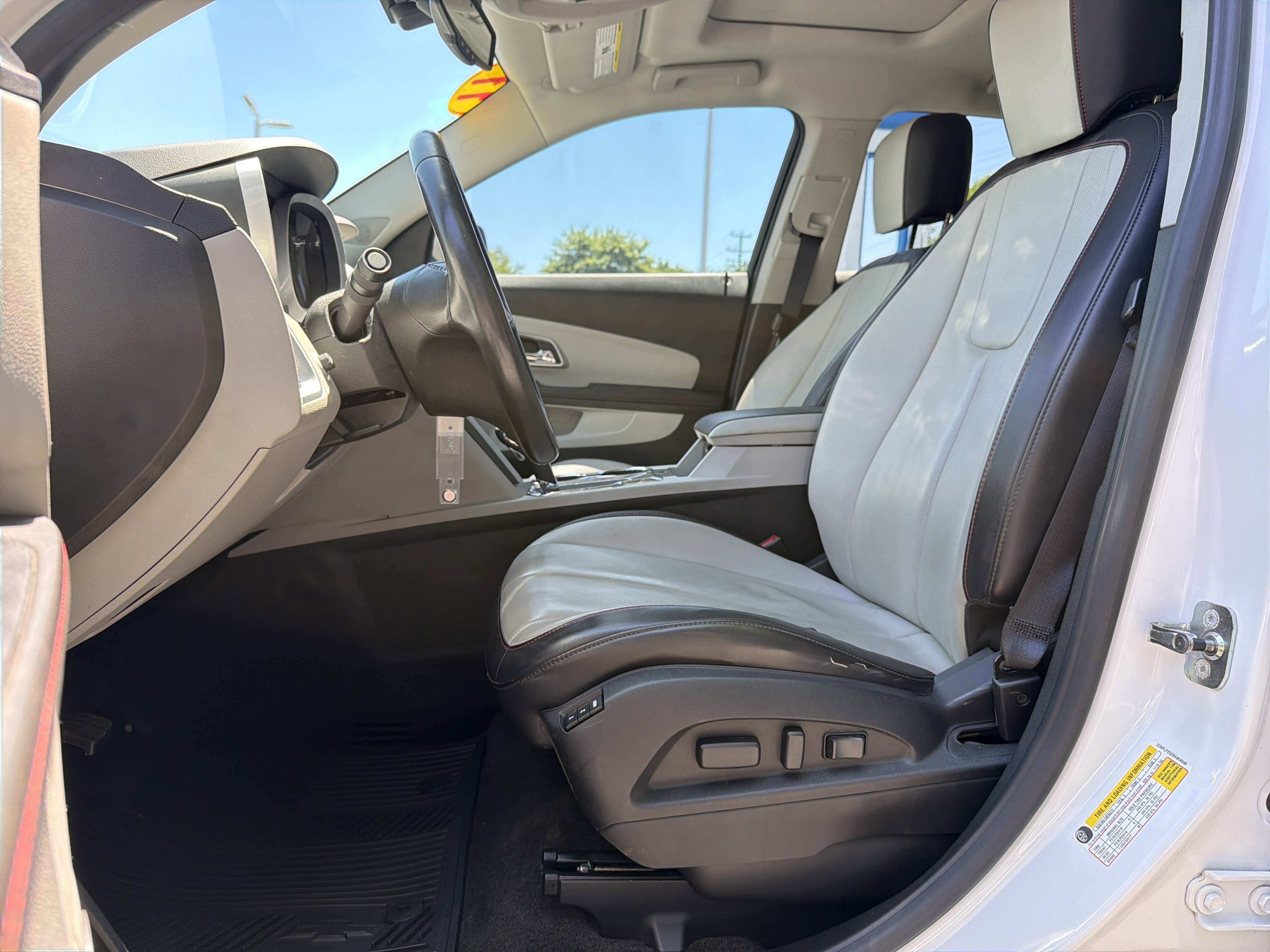 Used 2011 Chevrolet Equinox LTZ FWD image 16