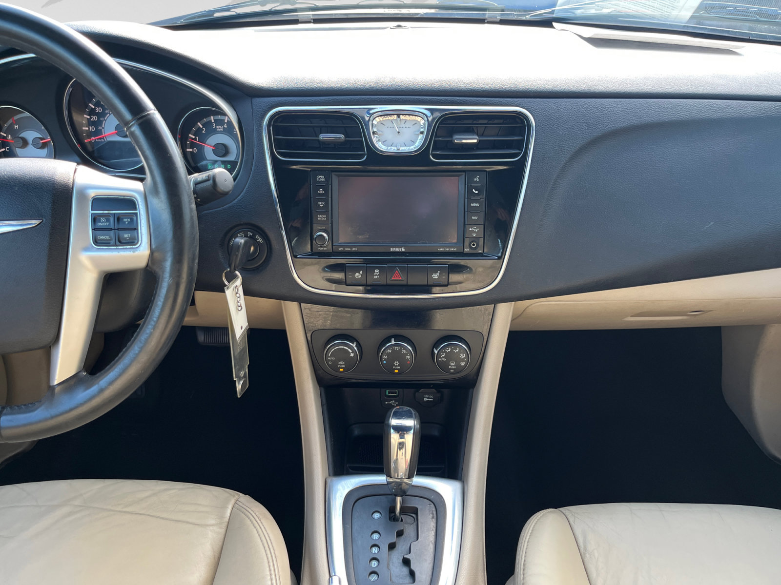 Used 2013 Chrysler 200 Limited FWD image 13