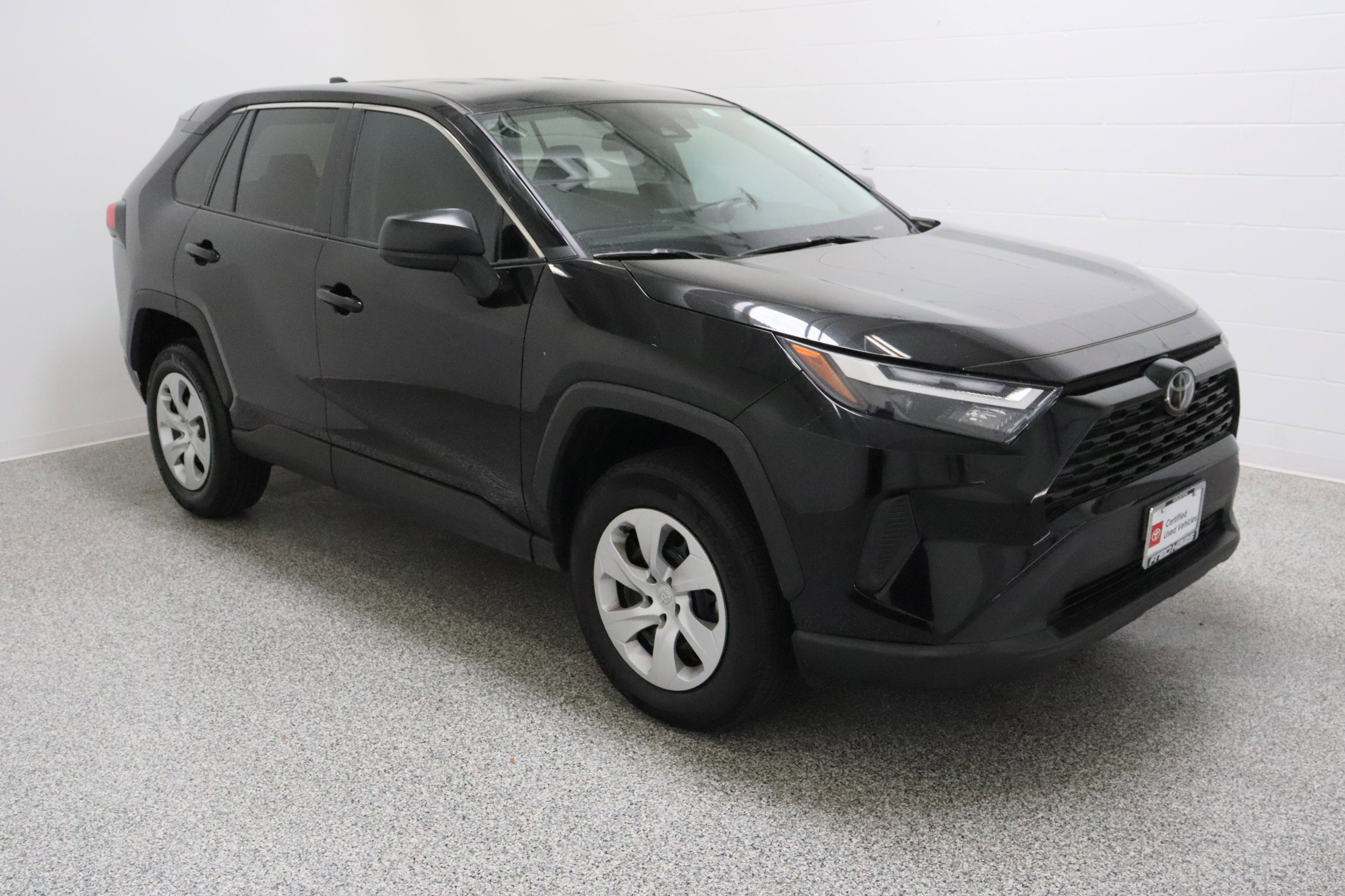 Used 2025 Toyota RAV4 LE FWD image 4