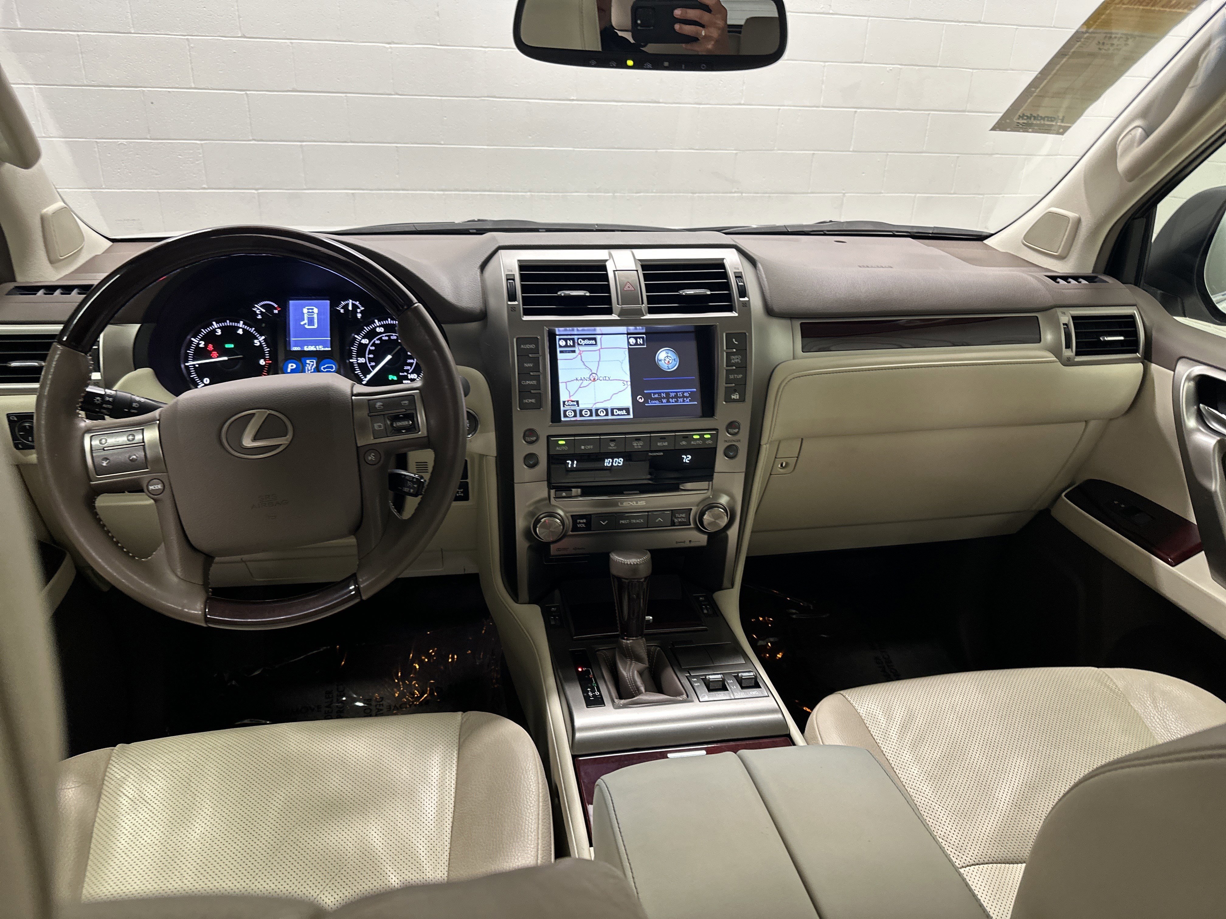 Used 2019 Lexus GX 460 Premium w/ Premium Package AWD/4WD image 29