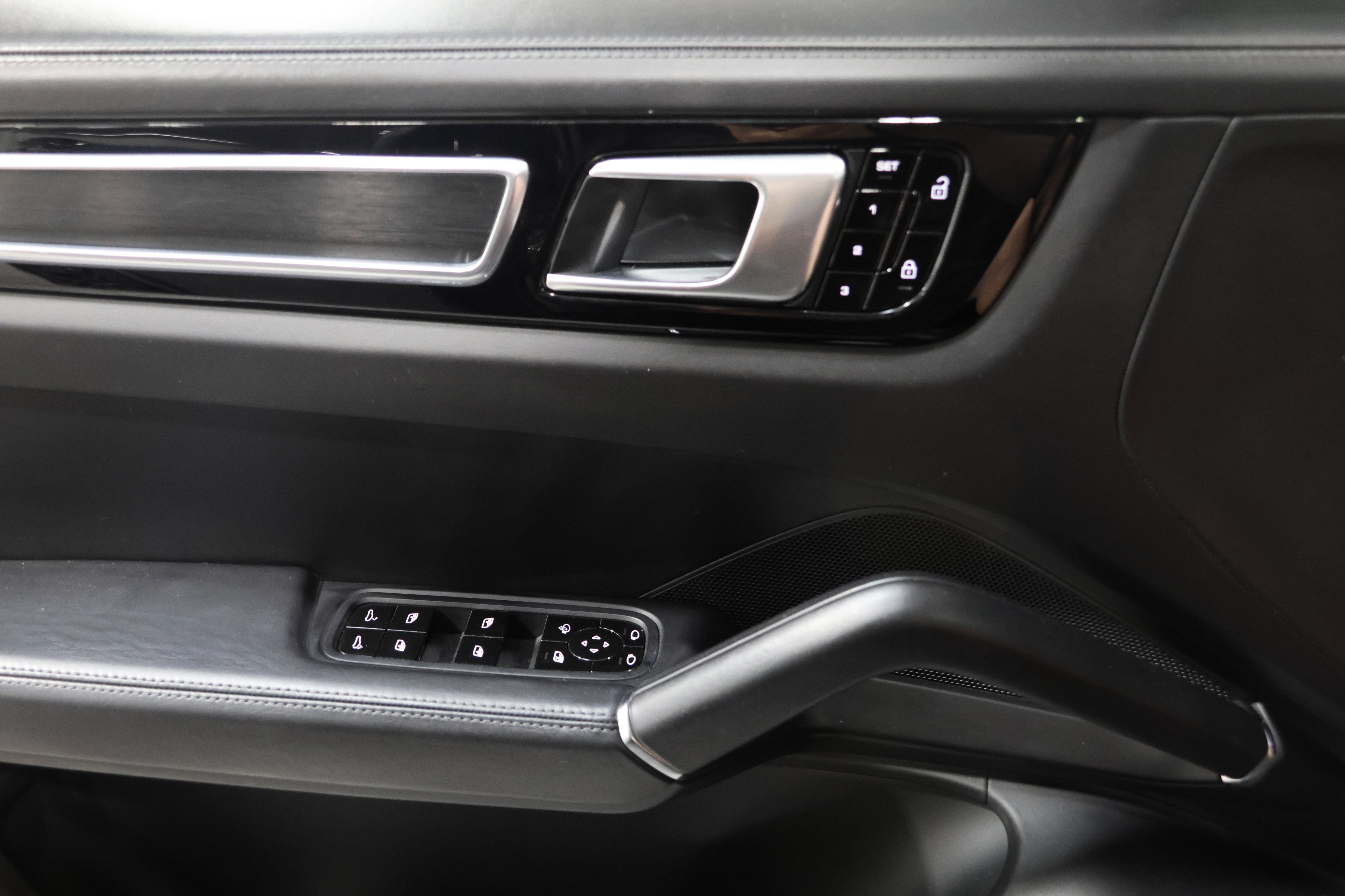 Used 2021 Porsche Cayenne GTS AWD/4WD image 12