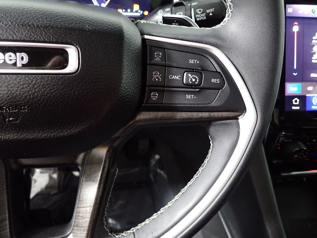 Used 2023 Jeep Grand Cherokee Limited w/ Luxury Tech Group II AWD/4WD image 32