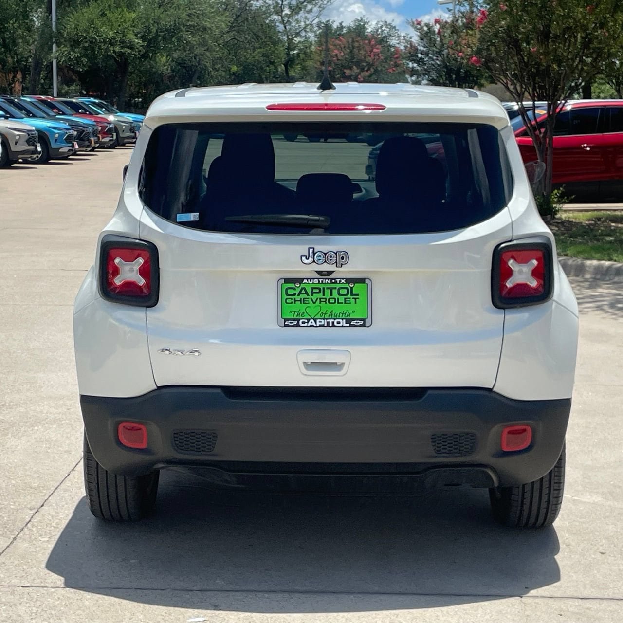 Used 2023 Jeep Renegade Latitude AWD/4WD image 5