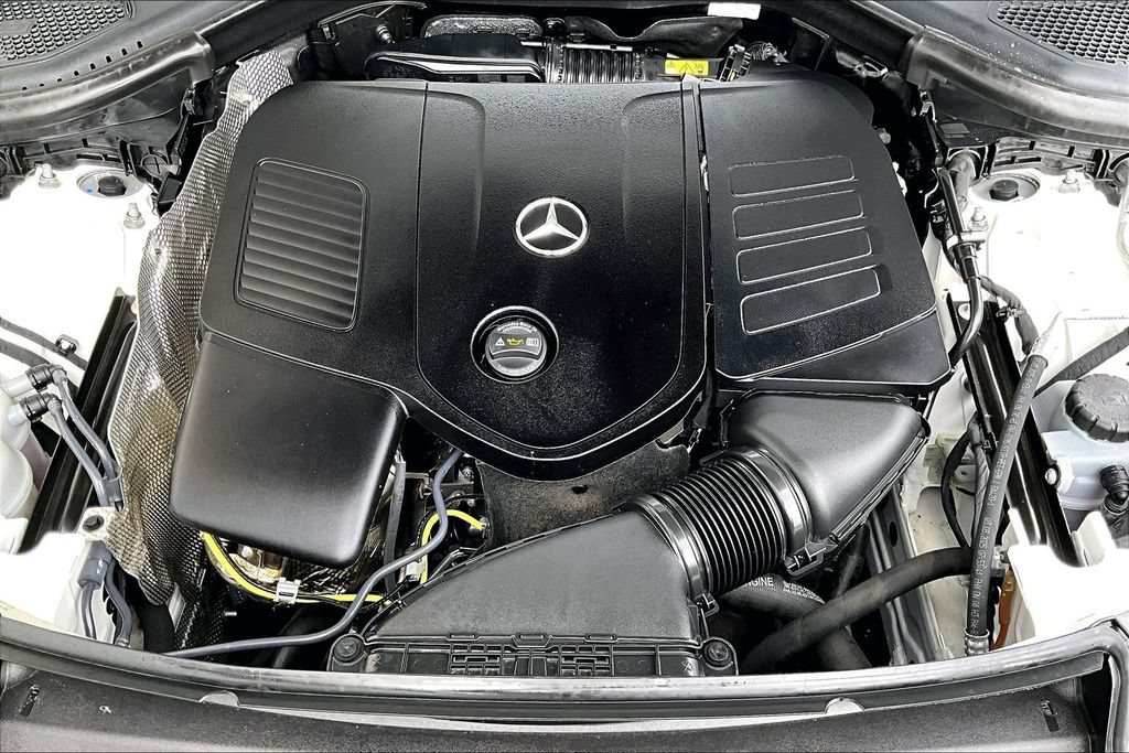 Used 2025 Mercedes-Benz GLC 350e 4MATIC image 34