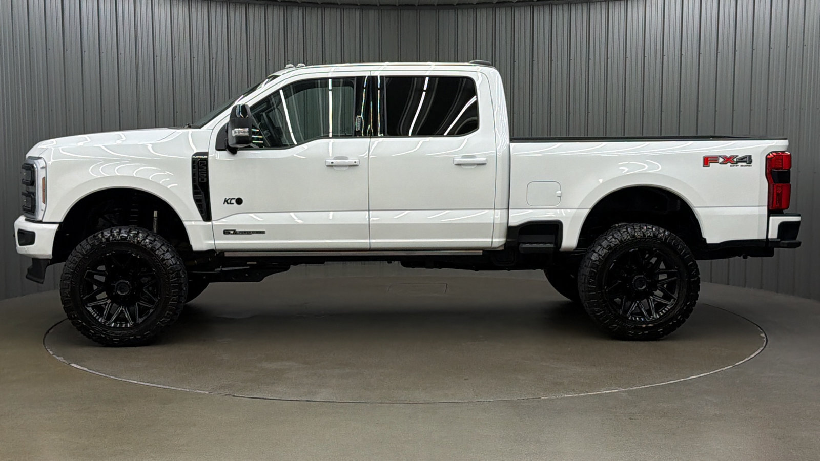 Used 2026 Ford F250 Platinum AWD/4WD image 2