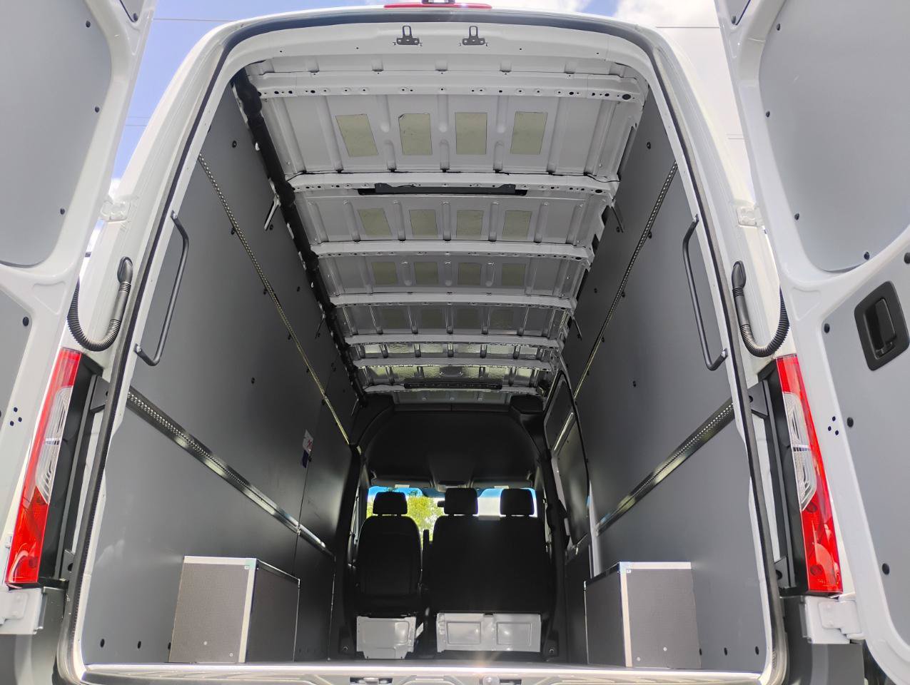 Used 2025 Mercedes-Benz Sprinter 2500 image 64