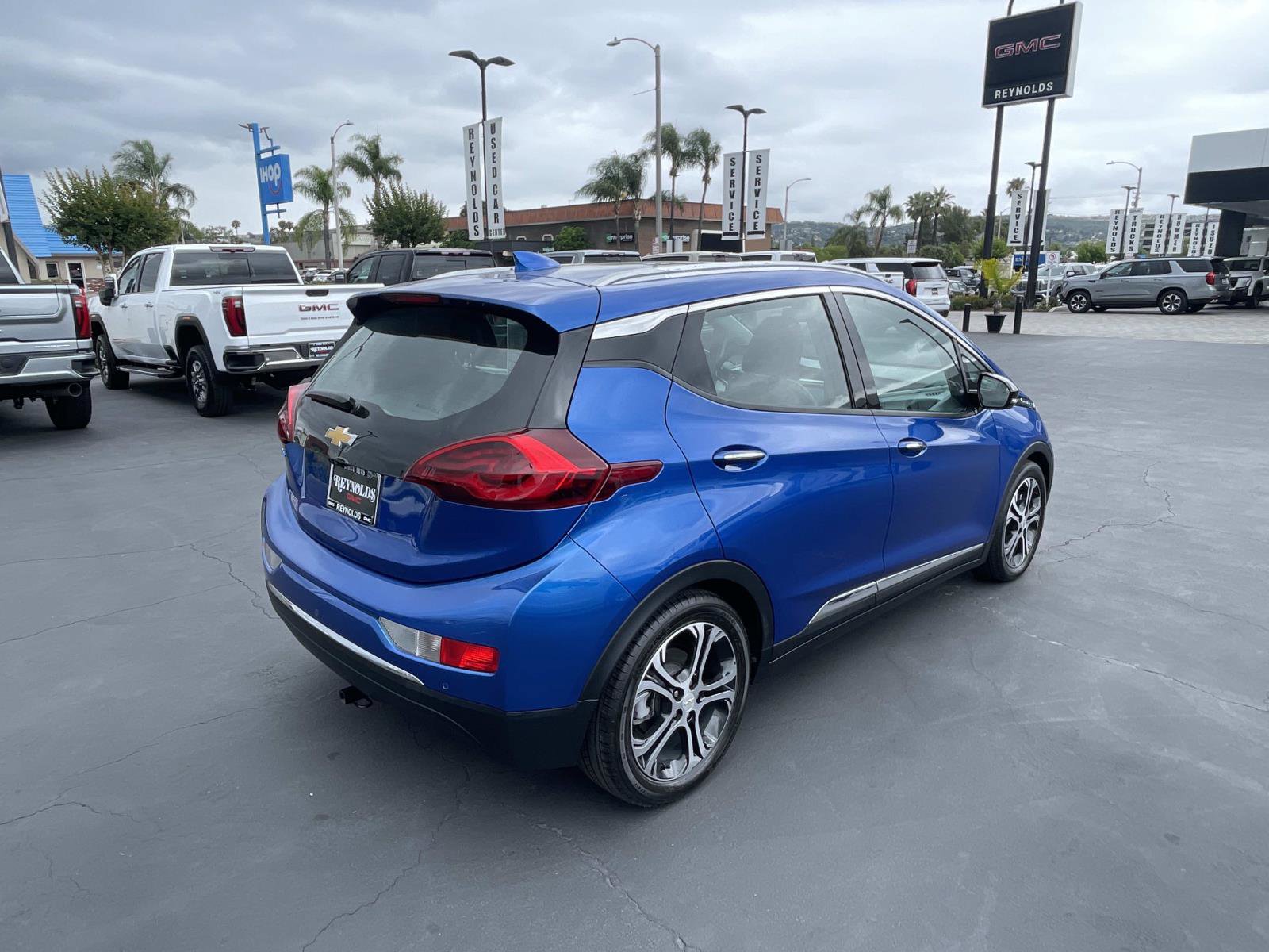 Used 2019 Chevrolet Bolt Premier w/ Infotainment Package FWD image 5
