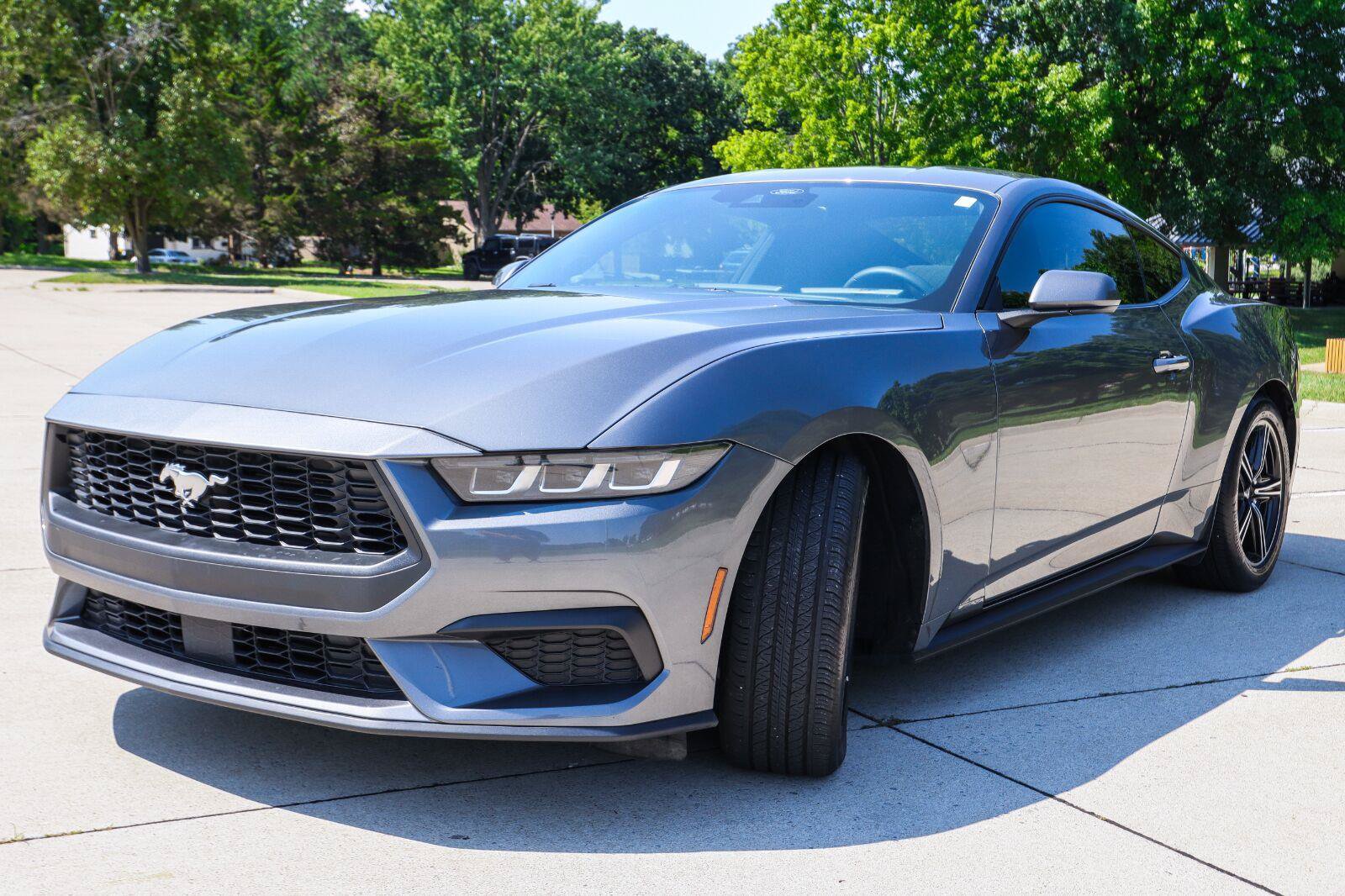 Used 2024 Ford Mustang Coupe RWD image 3