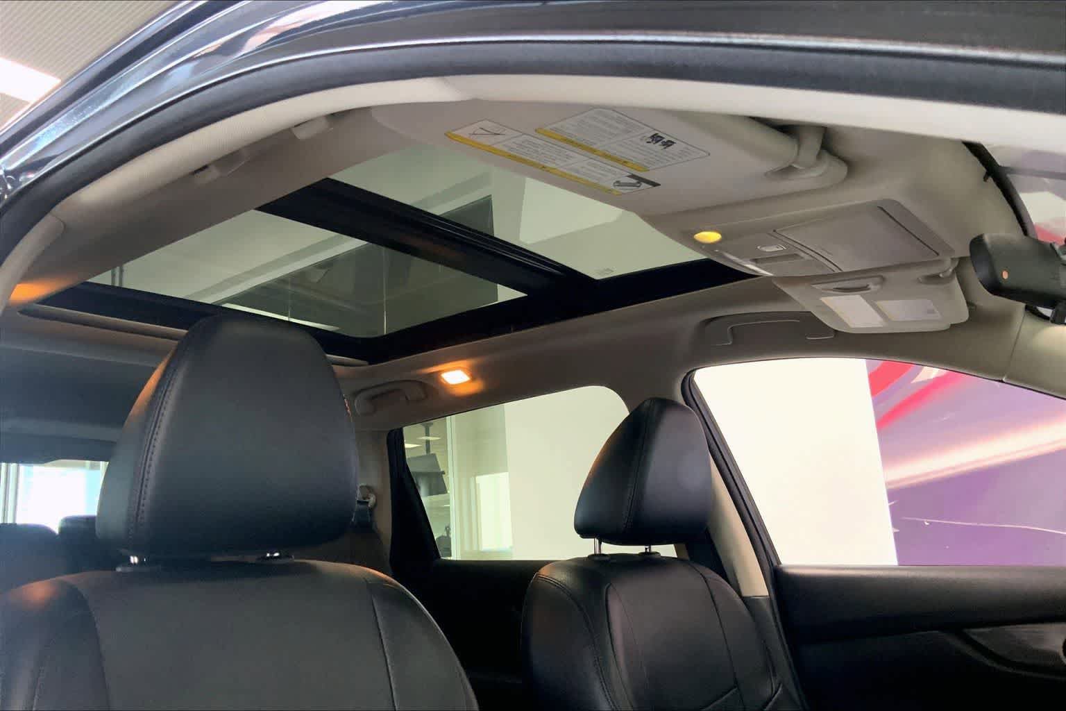 Used 2016 Nissan Rogue SL w/ SL Premium Package image 28