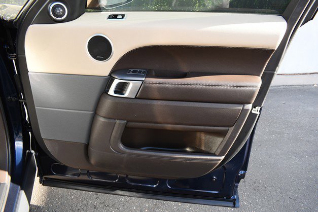 Used 2020 Land Rover Range Rover Sport SE image 24