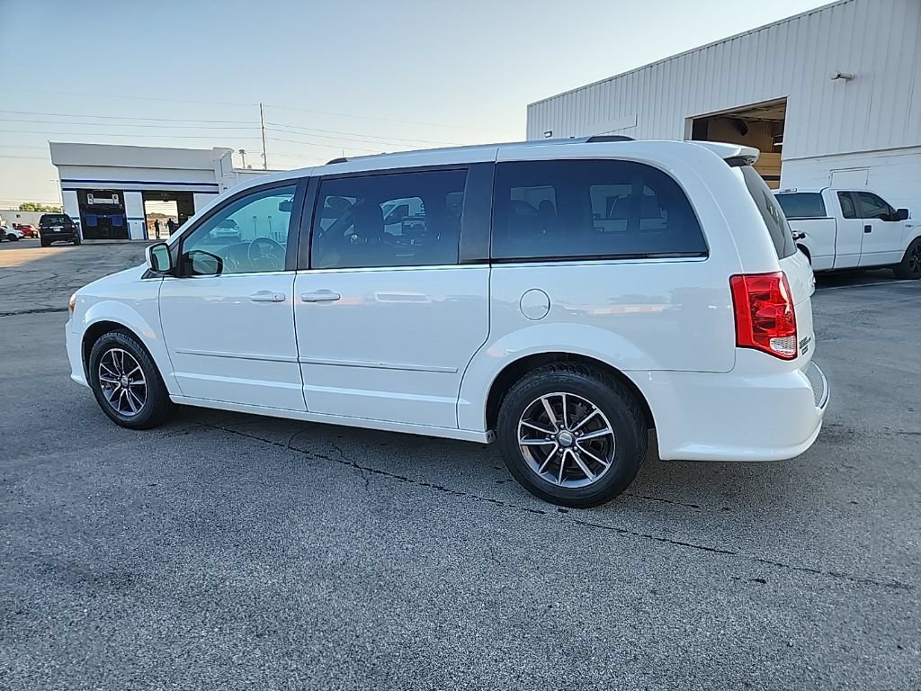 Used 2017 Dodge Grand Caravan SXT FWD image 7
