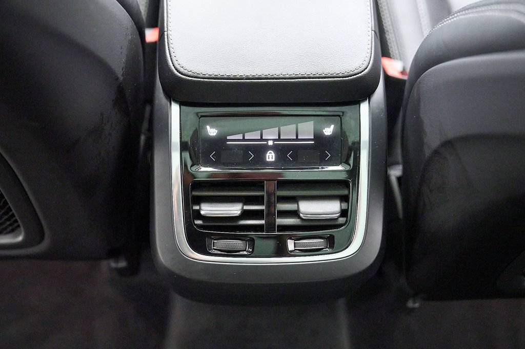 Certified 2023 Volvo XC90 B6 Ultimate w/ Protection Package AWD/4WD image 28