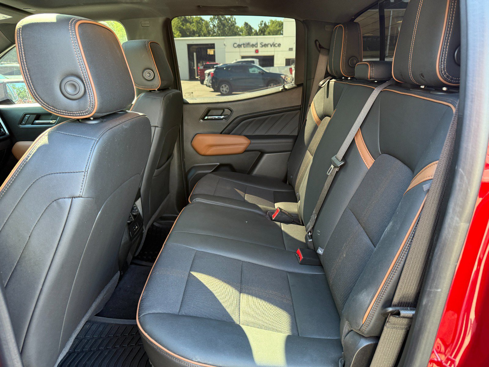 Used 2023 GMC Canyon AT4 w/ LPO, Sports Bar Package AWD/4WD image 16