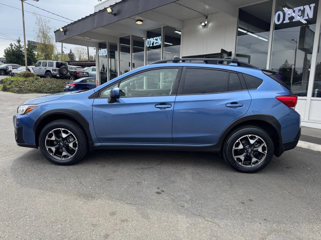 Used 2020 Subaru Crosstrek 2.0i Premium w/ Moonroof Package 1 AWD/4WD image 2