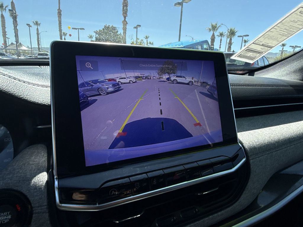 Used 2023 Jeep Compass Latitude image 14