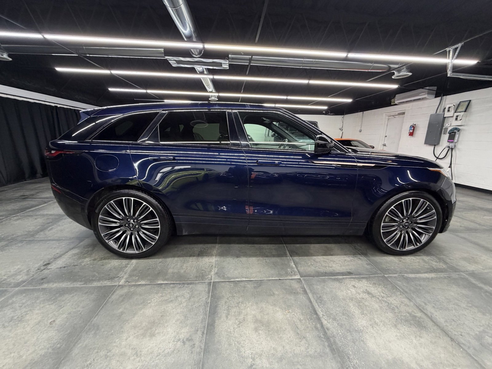 Used 2023 Land Rover Range Rover Velar R-Dynamic S image 8