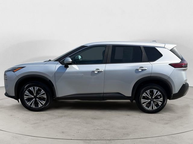 Used 2023 Nissan Rogue SV image 2