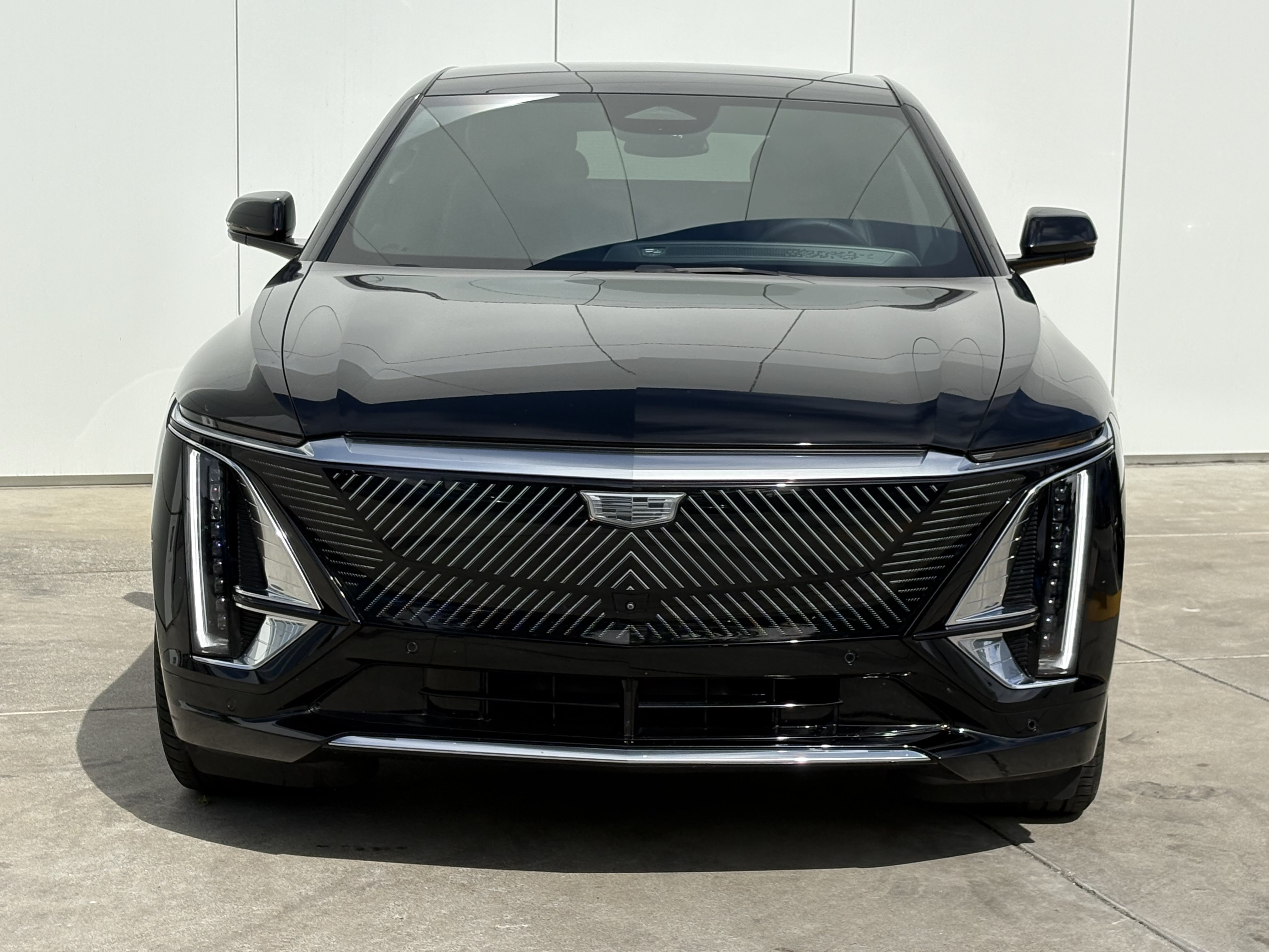 Used 2024 Cadillac Lyriq Luxury RWD image 3