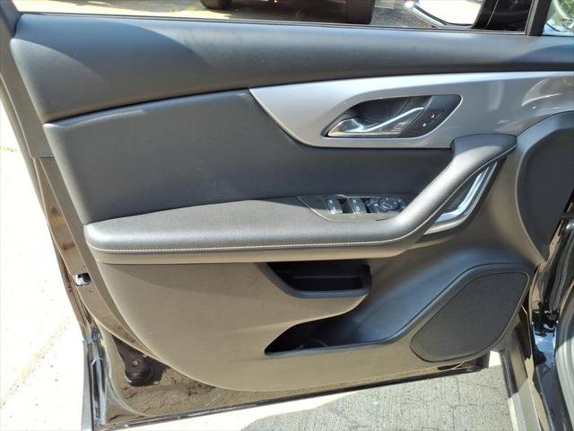 Used 2025 Chevrolet Blazer LT AWD/4WD image 12