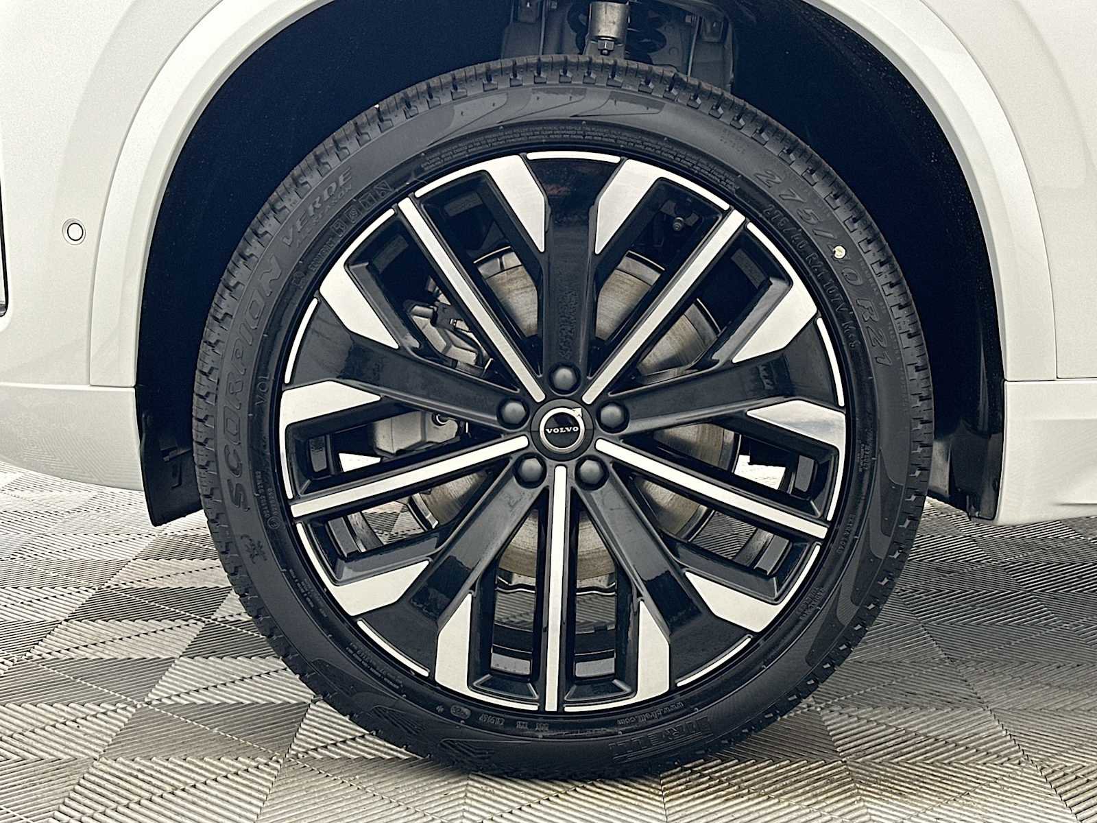 New 2026 Volvo XC90 B6 Plus w/ Protection Package image 31