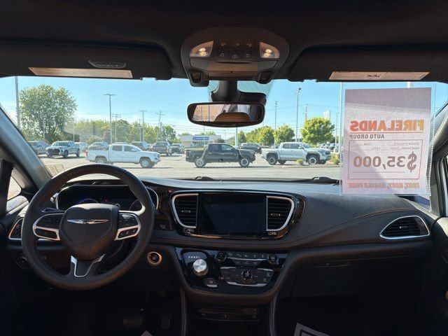 Used 2022 Chrysler Pacifica Pinnacle FWD image 12