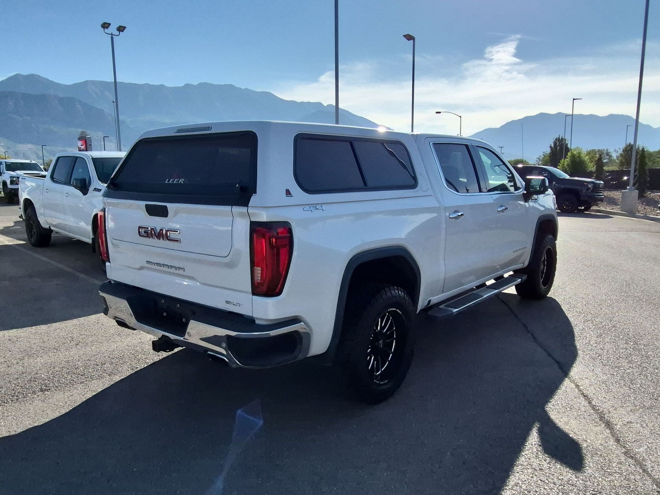 Used 2020 GMC Sierra 1500 SLT w/ SLT Convenience Package AWD/4WD image 3