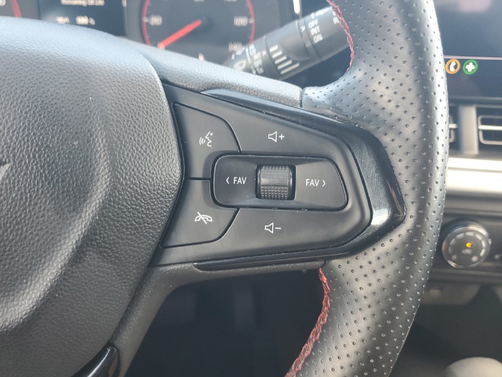 Used 2025 Chevrolet Trax RS w/ Driver Confidence Package FWD image 20