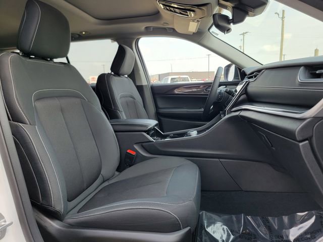 Certified 2023 Jeep Grand Cherokee Laredo w/ Luxury Tech Group I image 24