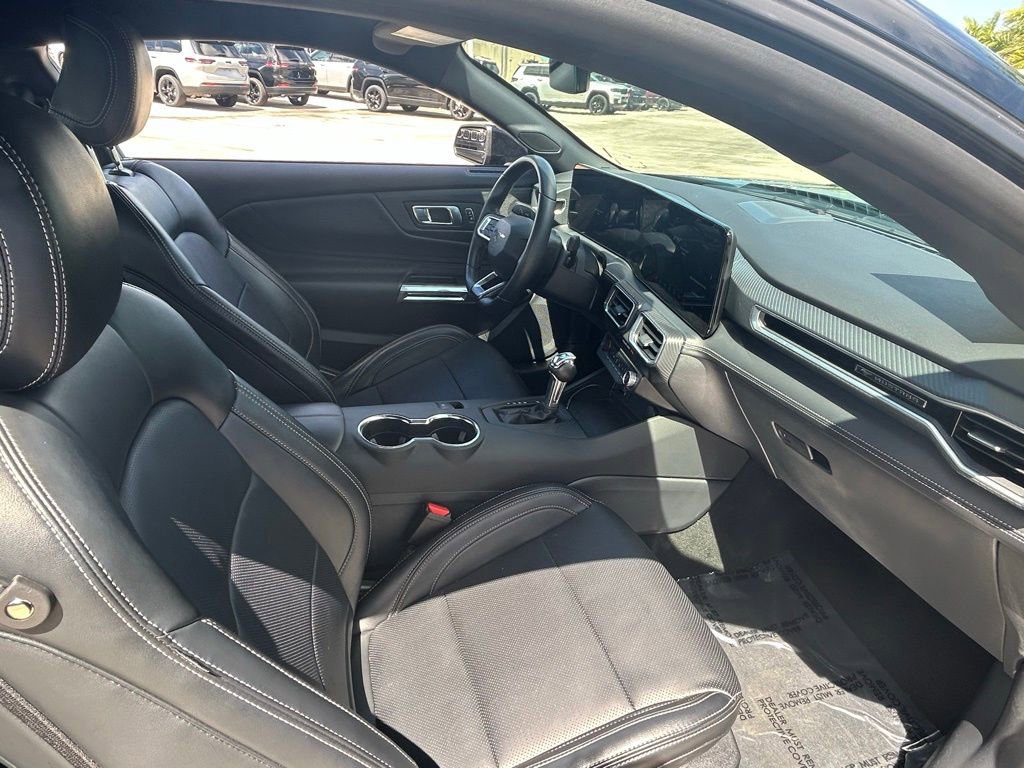 Used 2025 Ford Mustang Premium image 33