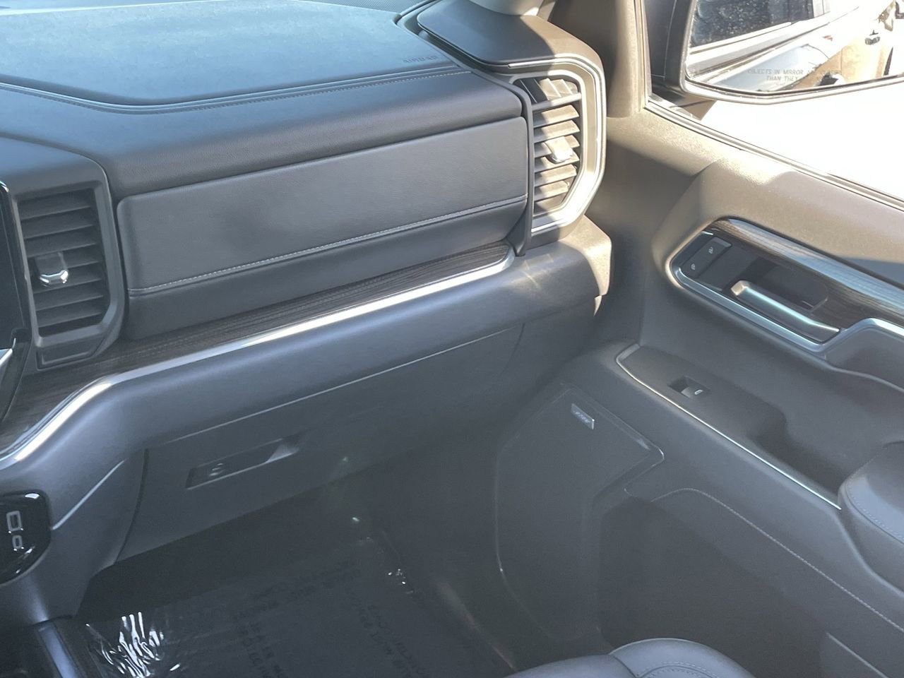 Used 2024 Chevrolet Silverado 1500 LT Trail Boss w/ Convenience Package II image 18