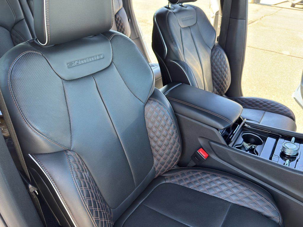 Used 2025 Jeep Grand Cherokee Summit image 31