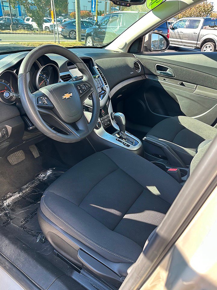 Used 2016 Chevrolet Cruze LT image 5