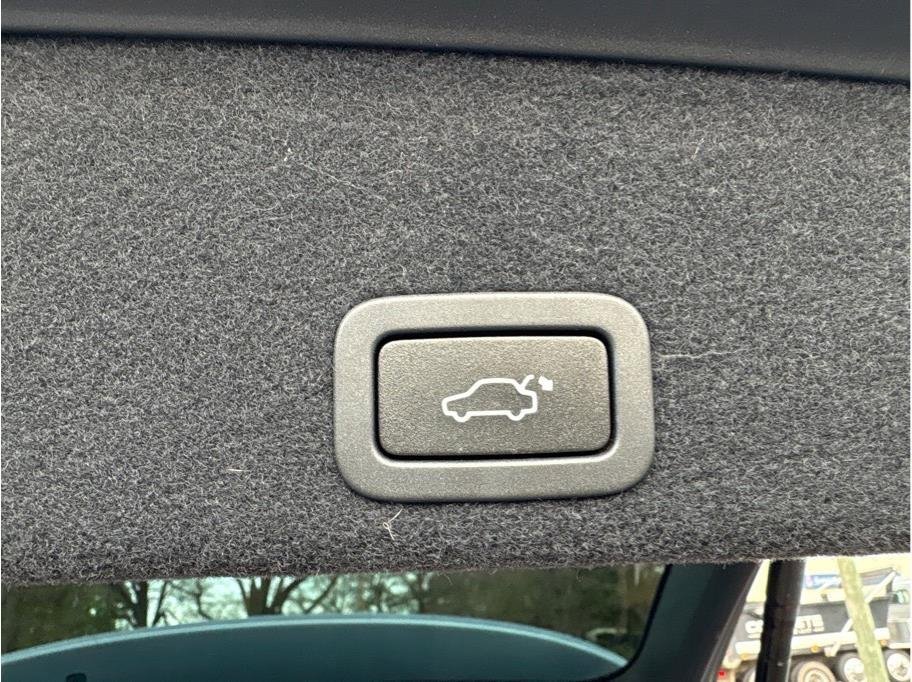 Used 2017 Volvo XC60 T5 Inscription w/ Preferred Option Package image 8