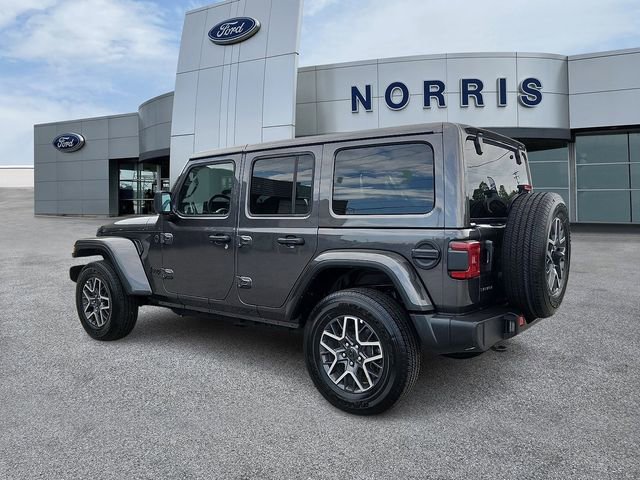 Used 2025 Jeep Wrangler Unlimited Sahara AWD/4WD image 3