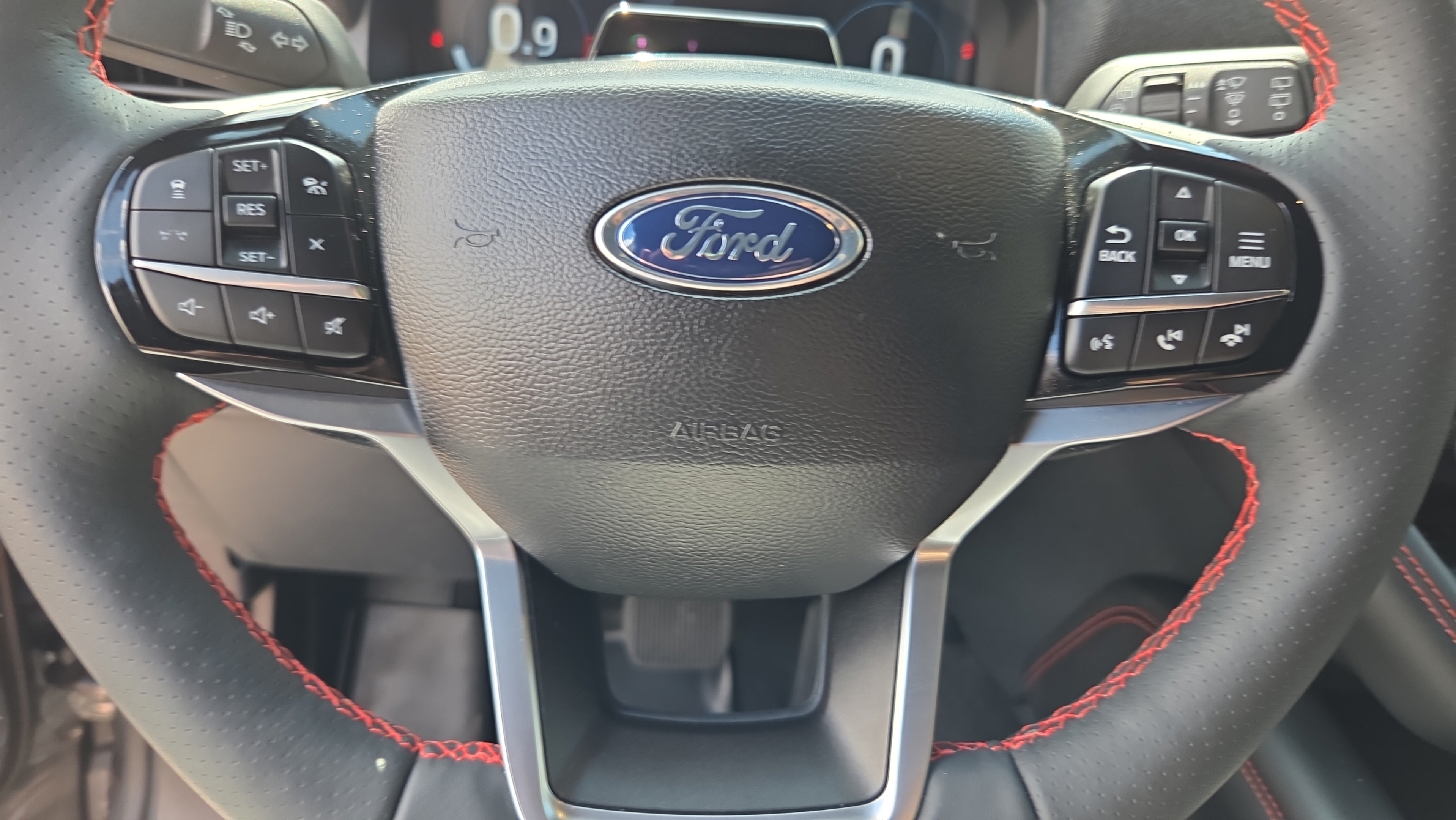 Used 2025 Ford Explorer ST-Line w/ Premium Package RWD image 23