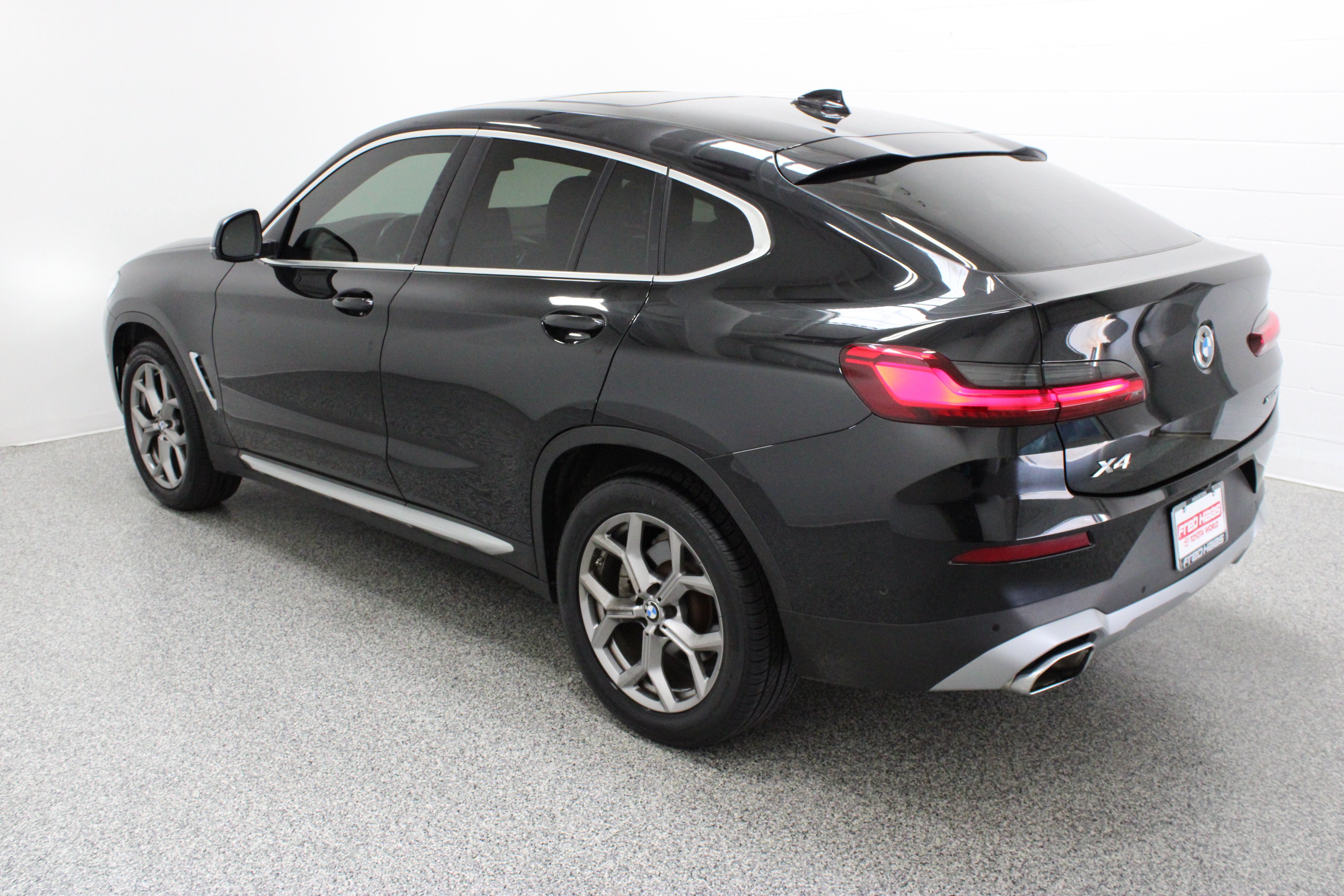 Used 2023 BMW X4 xDrive30i AWD/4WD image 9