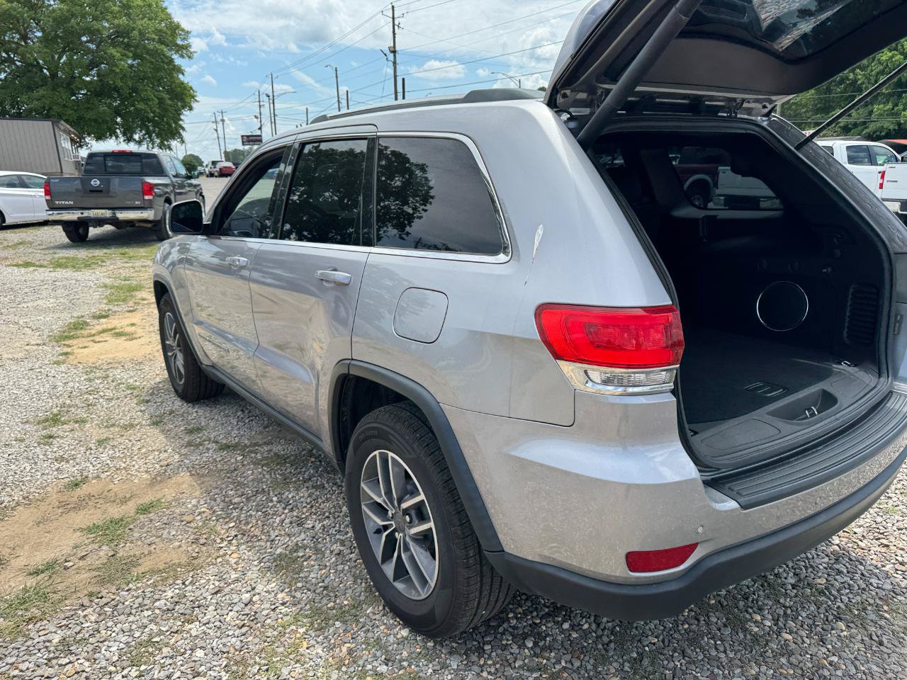 Used 2019 Jeep Grand Cherokee Laredo w/ Laredo X Package RWD image 16