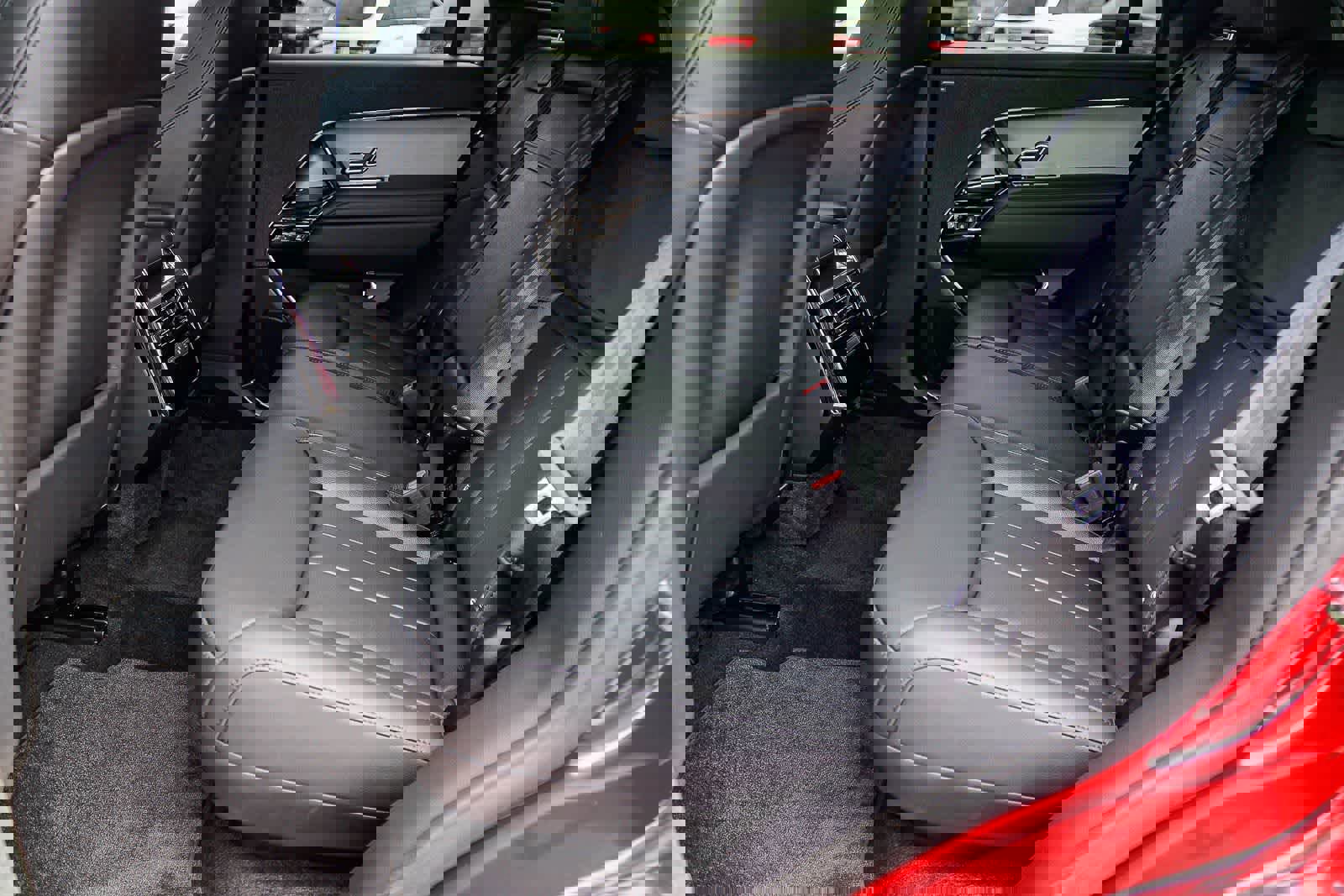 Used 2025 Land Rover Range Rover Sport image 16