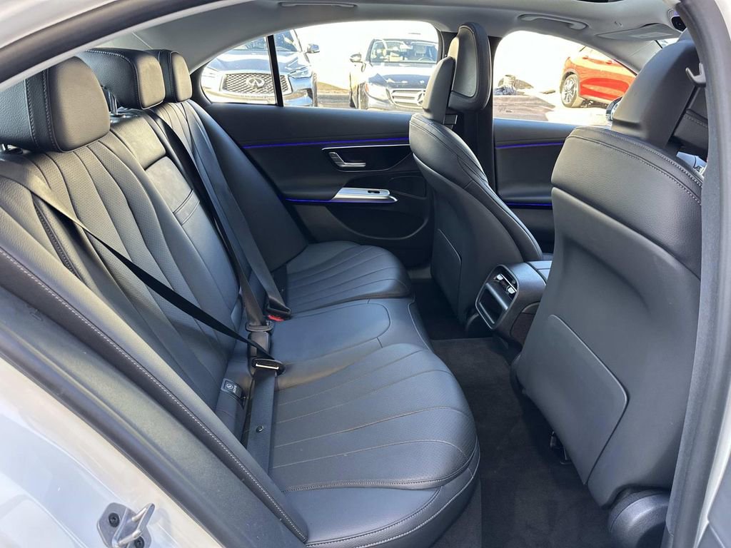 Used 2025 Mercedes-Benz E 350 4MATIC Sedan image 35