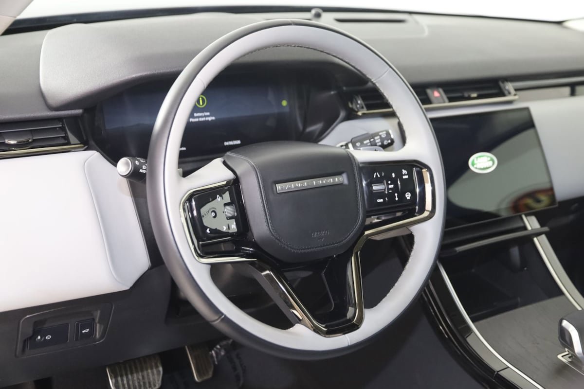 Used 2025 Land Rover Range Rover Velar Dynamic SE image 6
