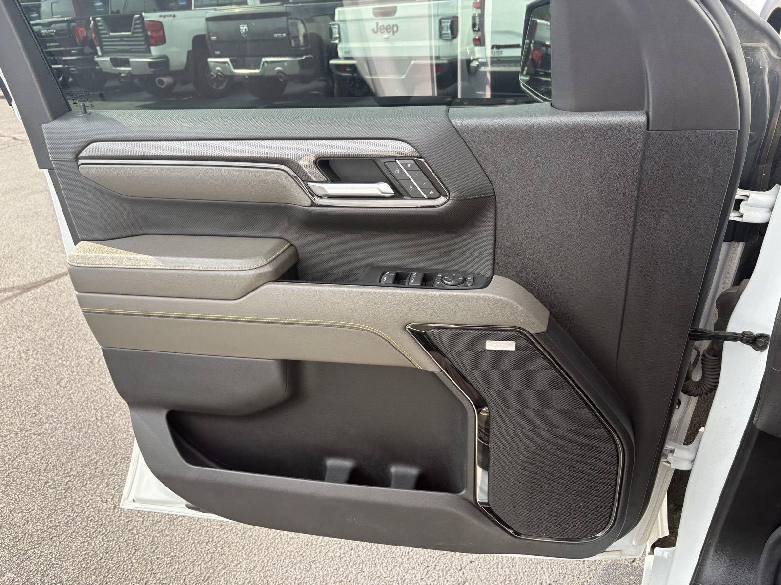 Used 2023 Chevrolet Silverado 1500 ZR2 w/ Technology Package AWD/4WD image 3