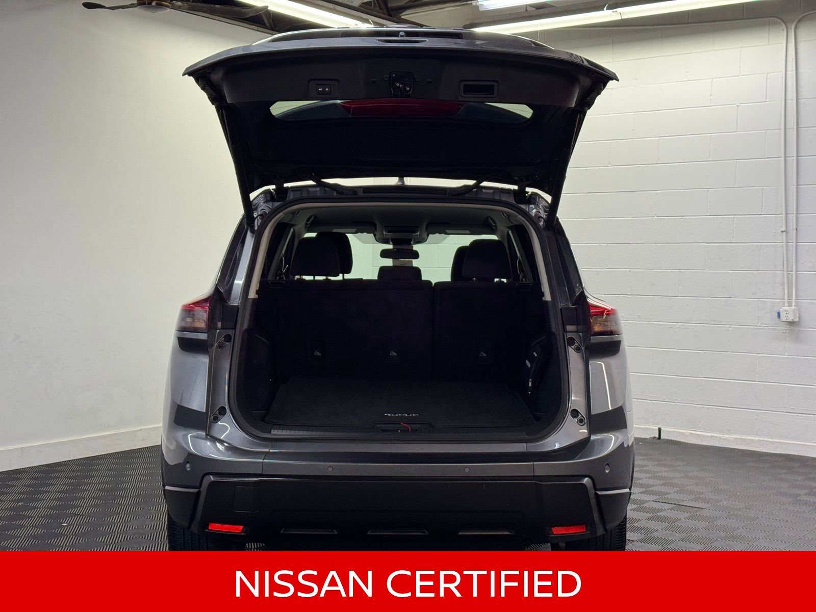 Certified 2025 Nissan Rogue SV image 38