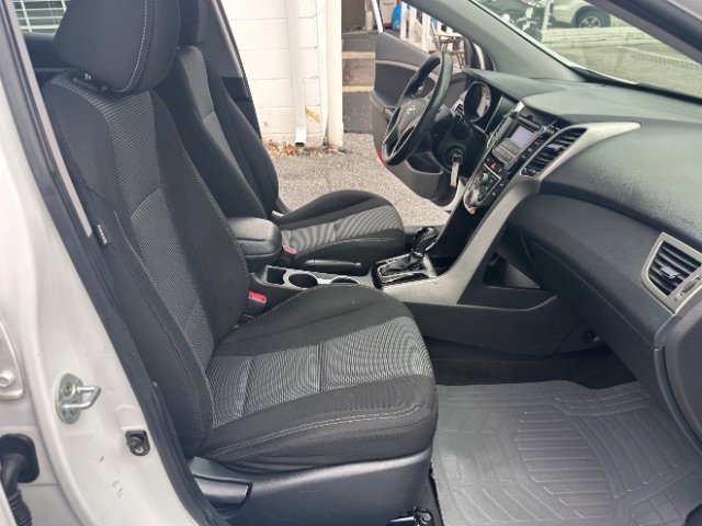 Used 2017 Hyundai Elantra GT image 34