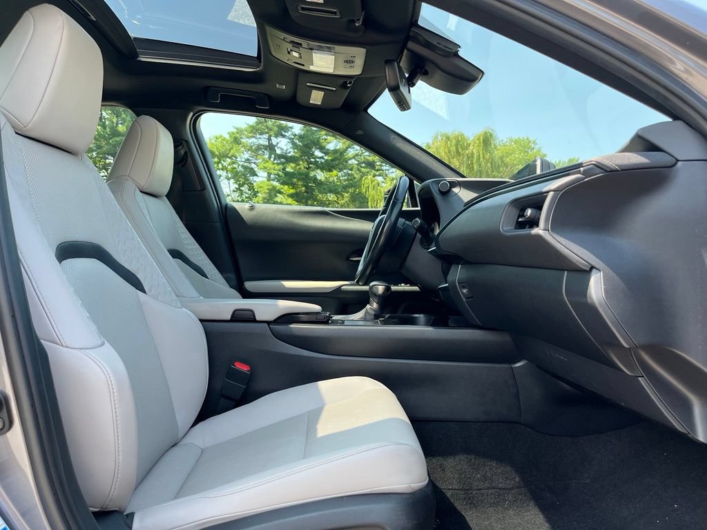 Used 2019 Lexus UX 250h w/ Premium Package AWD/4WD image 28