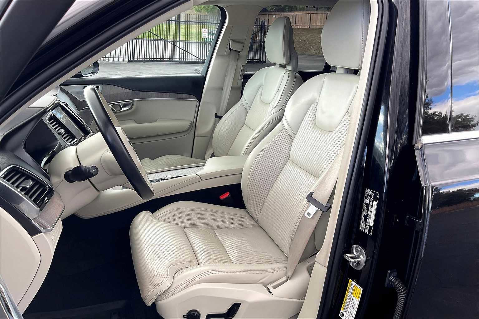 Used 2022 Volvo XC90 T8 Inscription image 28