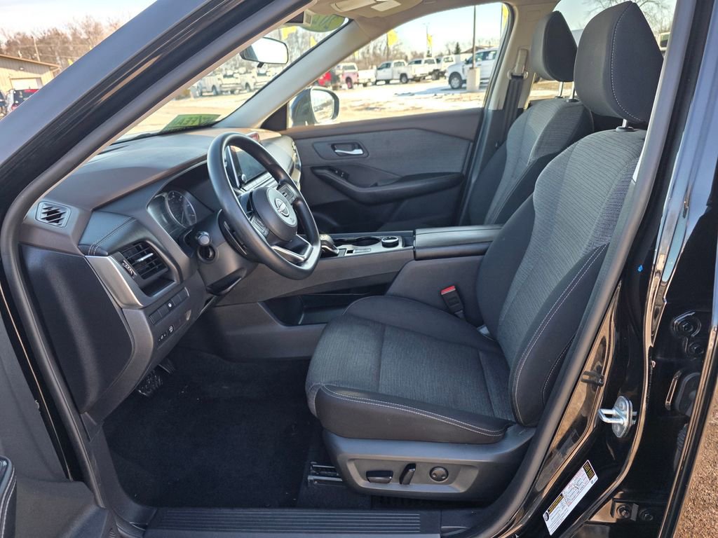 Used 2023 Nissan Rogue SV image 25