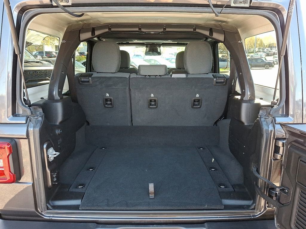 Used 2025 Jeep Wrangler Unlimited Sahara image 30